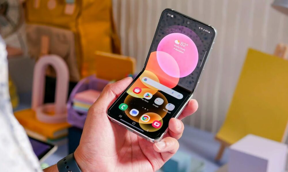 samsung-galaxy-z-flip-5-review-sleek,-smart-&-foldable